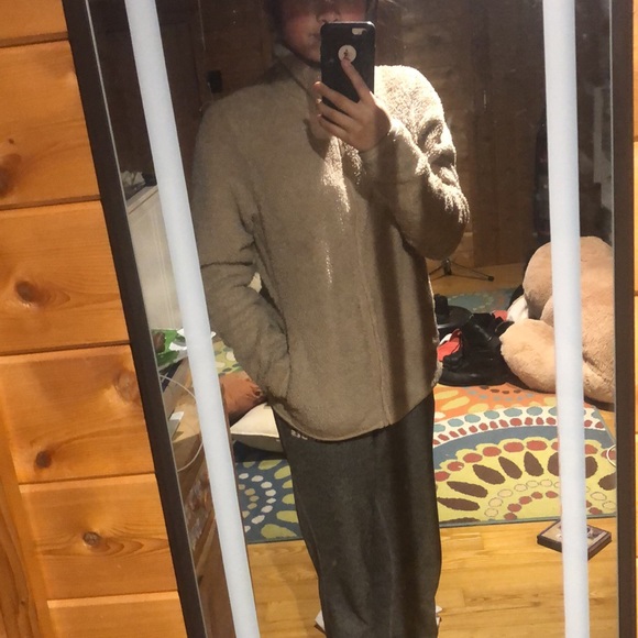 Medium Womens Uniqlo Sweater/Teddy Jacket - Picture 3 of 3